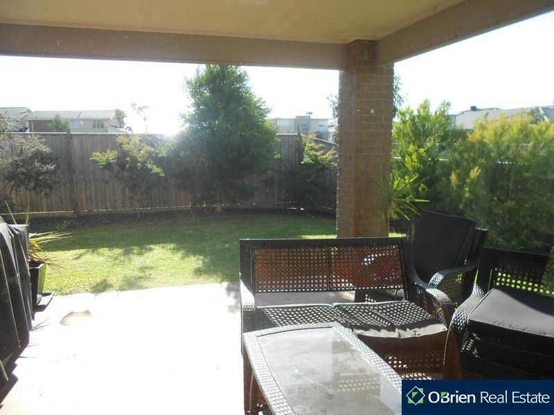 18 Don Collins Way, Berwick VIC 3806