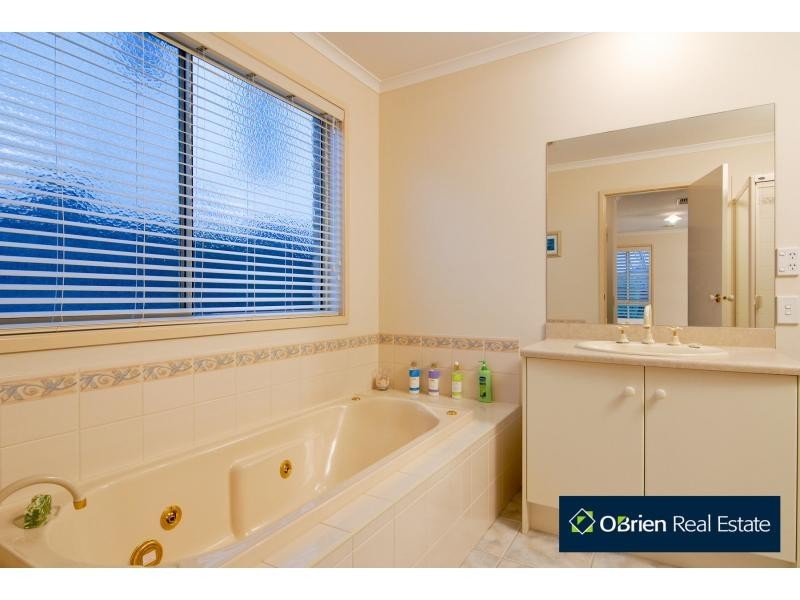 13 Harrington Drive, Narre Warren South VIC 3805