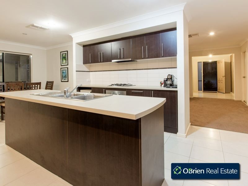 4 Daventry Court, Berwick VIC 3806
