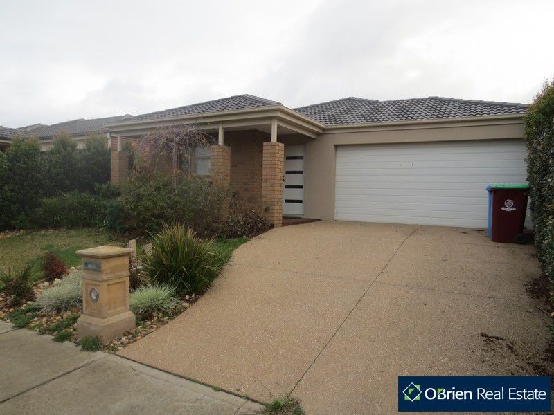 13 Archers Field Drive, Cranbourne VIC 3977