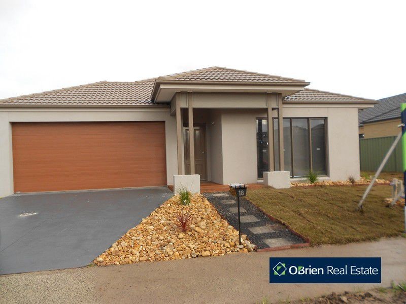18 Avon River Way, Pakenham VIC 3810