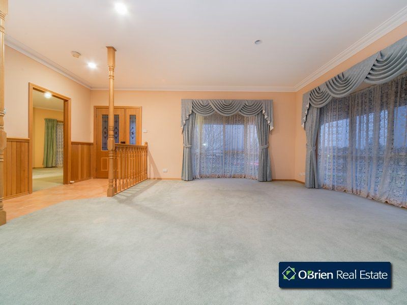 19 Streeton Way, Berwick VIC 3806