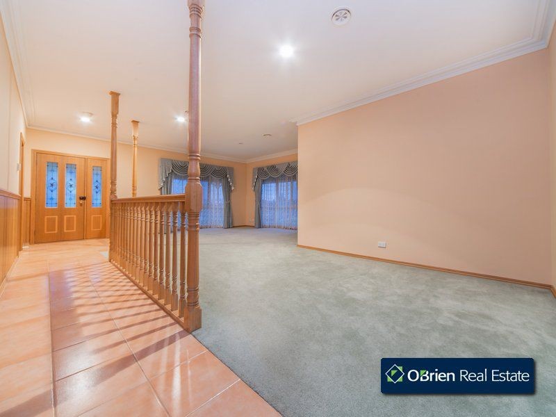 19 Streeton Way, Berwick VIC 3806