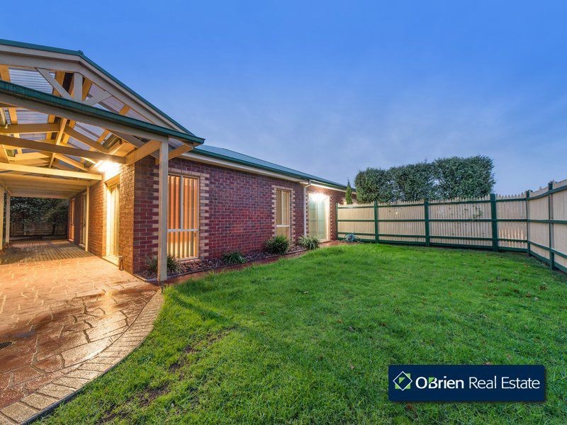 19 Streeton Way, Berwick VIC 3806