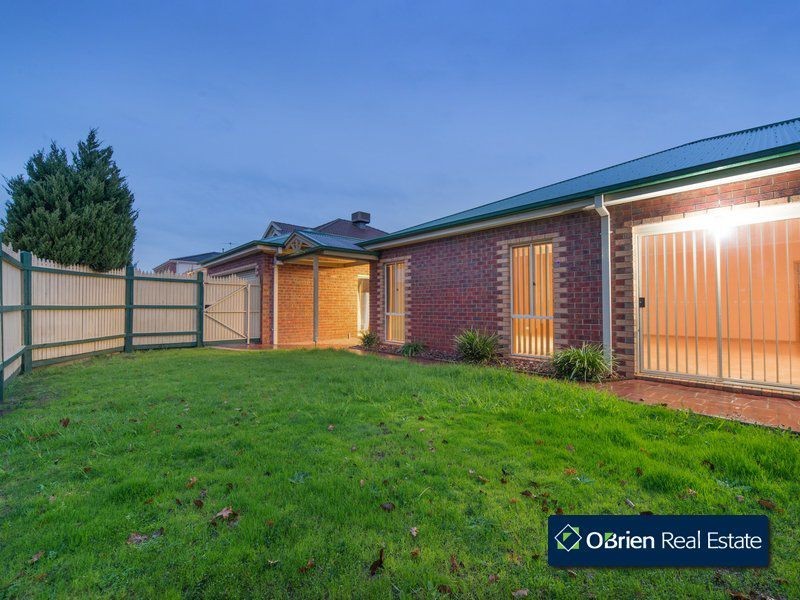 19 Streeton Way, Berwick VIC 3806