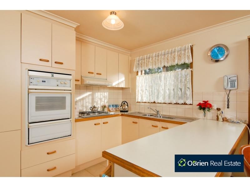 2/32 Lamont Crescent, Cranbourne VIC 3977