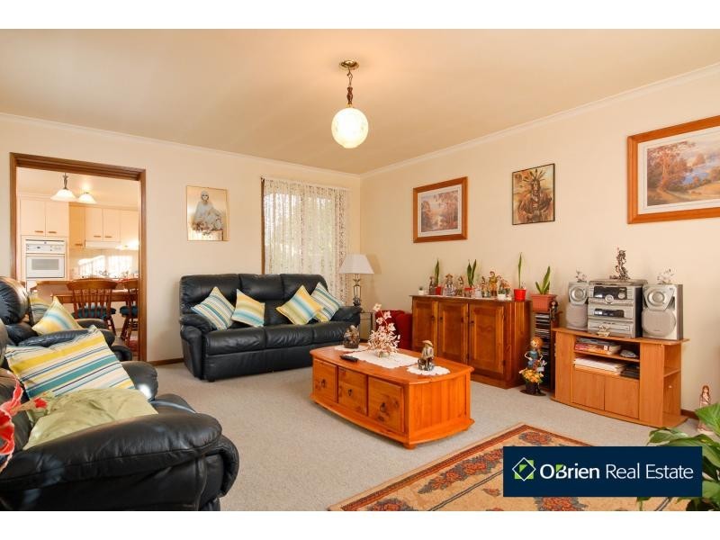 2/32 Lamont Crescent, Cranbourne VIC 3977