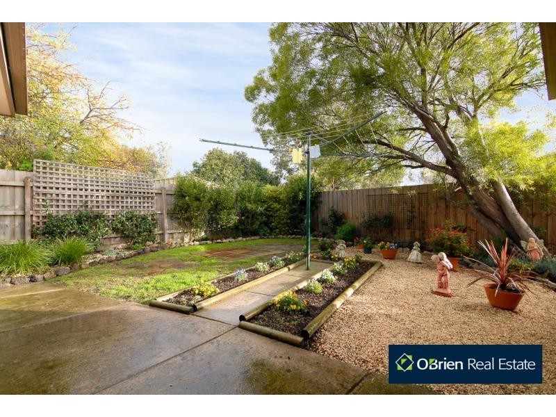 2/32 Lamont Crescent, Cranbourne VIC 3977