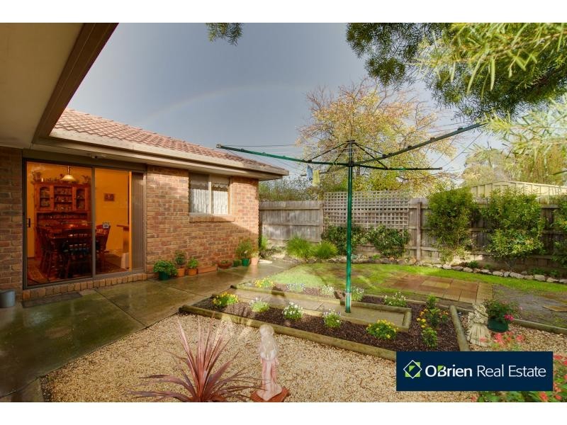 2/32 Lamont Crescent, Cranbourne VIC 3977