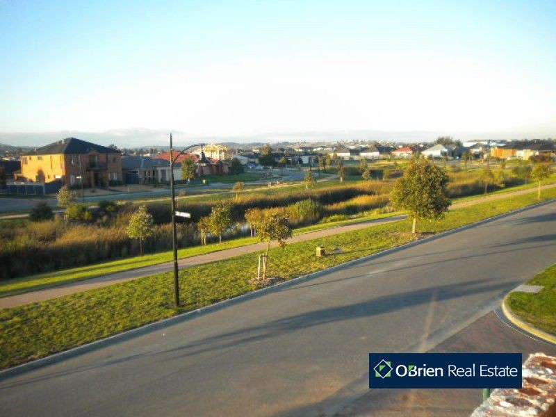 2 Acorn Lane, Pakenham VIC 3810