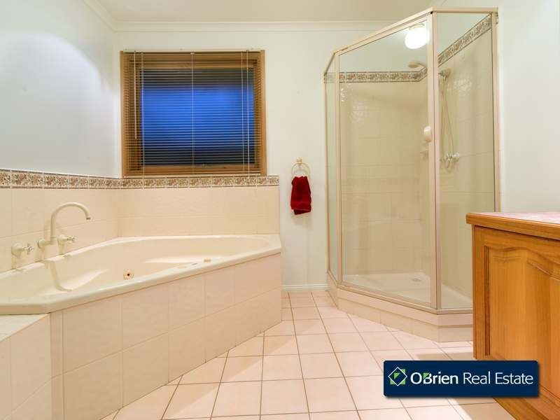 2 Hilda Court, Berwick VIC 3806