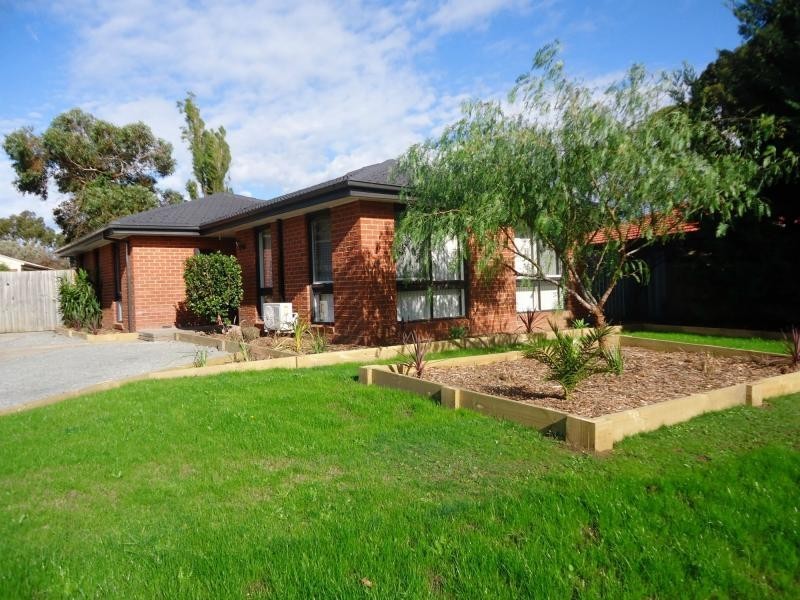4 Bemersyde Drive, Berwick VIC 3806