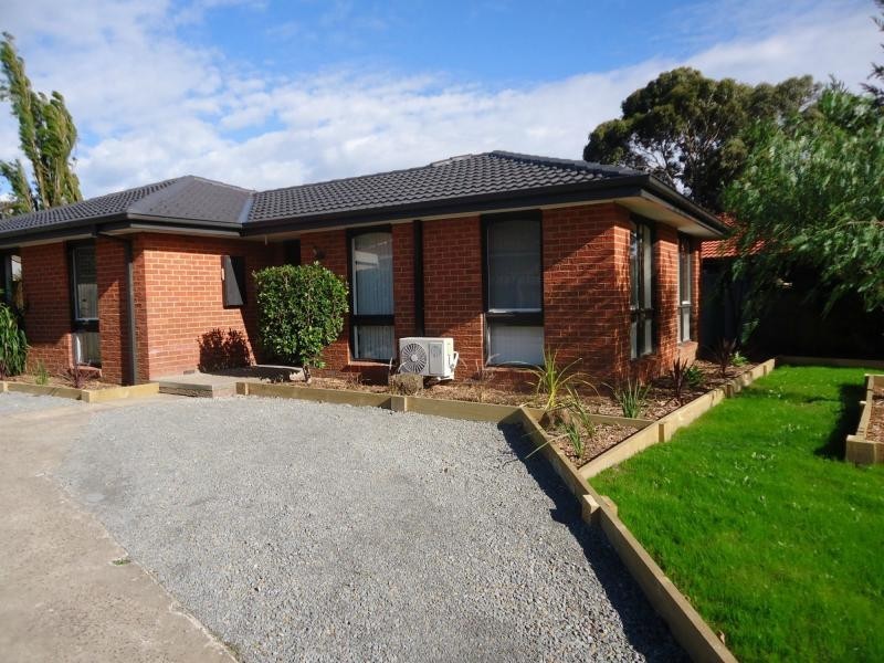 4 Bemersyde Drive, Berwick VIC 3806