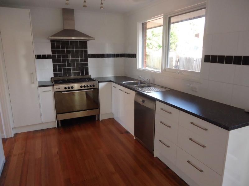 4 Bemersyde Drive, Berwick VIC 3806