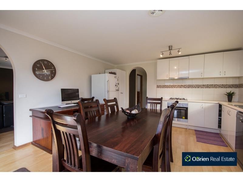 20 Hazelwood Avenue, Cranbourne North VIC 3977