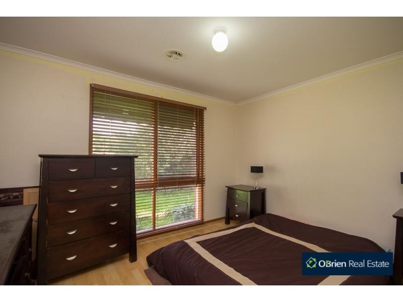 20 Hazelwood Avenue, Cranbourne North VIC 3977