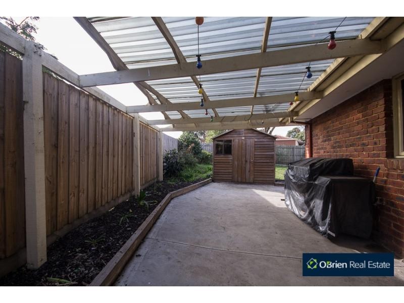 20 Hazelwood Avenue, Cranbourne North VIC 3977