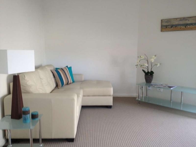 2/4 Daniher Close, Berwick VIC 3806