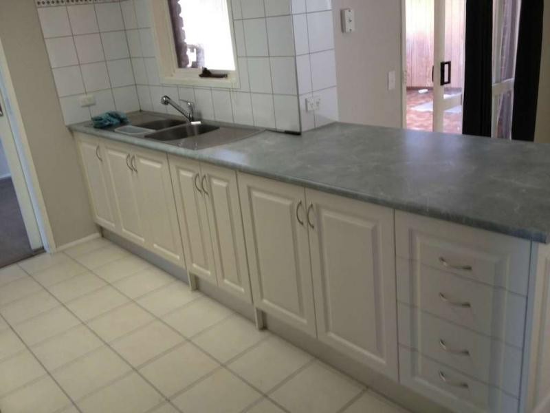 10 Kingston Avenue, Pakenham VIC 3810