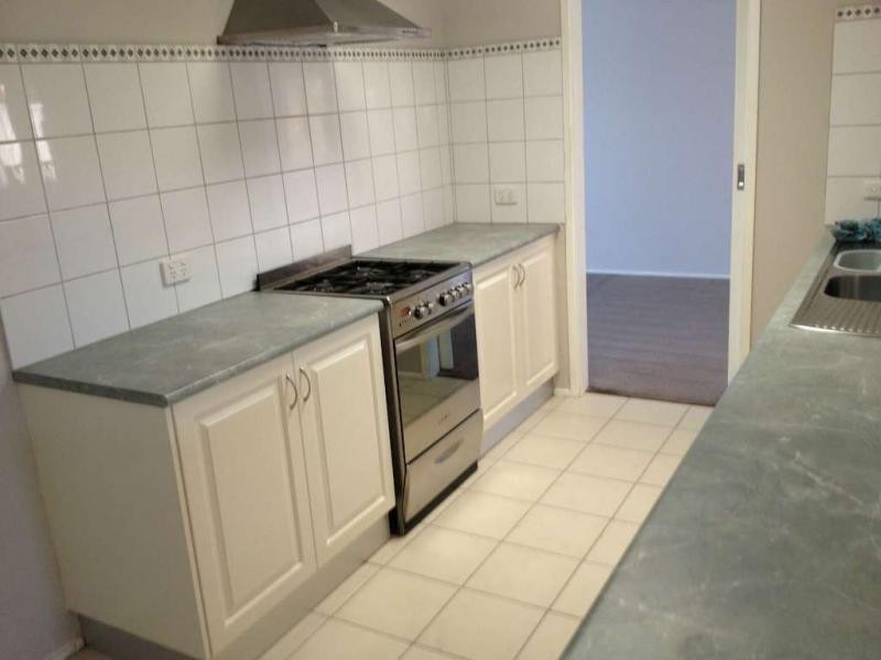 10 Kingston Avenue, Pakenham VIC 3810