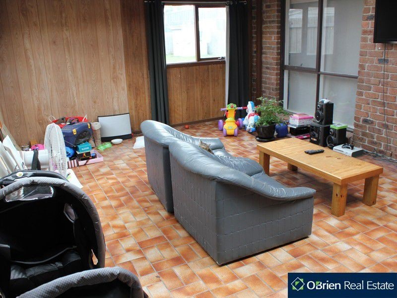 10 Kingston Avenue, Pakenham VIC 3810