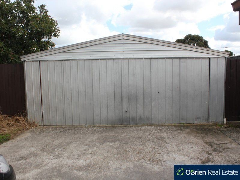 10 Kingston Avenue, Pakenham VIC 3810