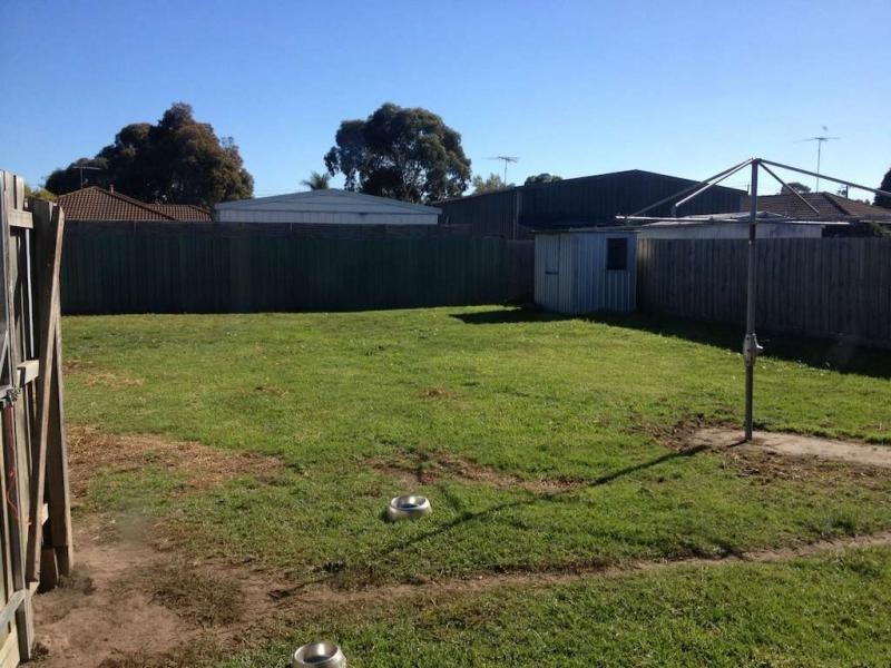 10 Kingston Avenue, Pakenham VIC 3810