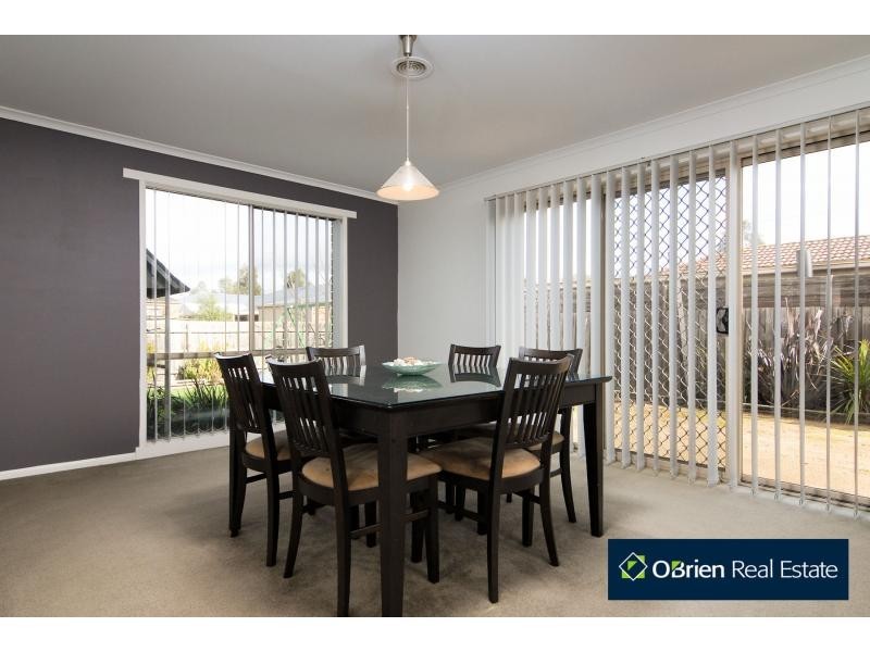 7 Amity Way, Cranbourne VIC 3977