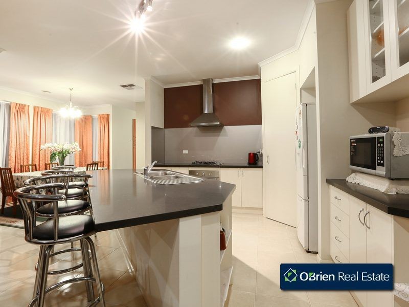 9 Sheldon Drive, Berwick VIC 3806