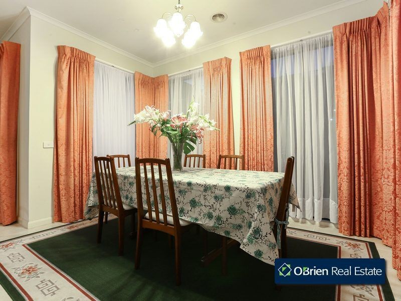 9 Sheldon Drive, Berwick VIC 3806