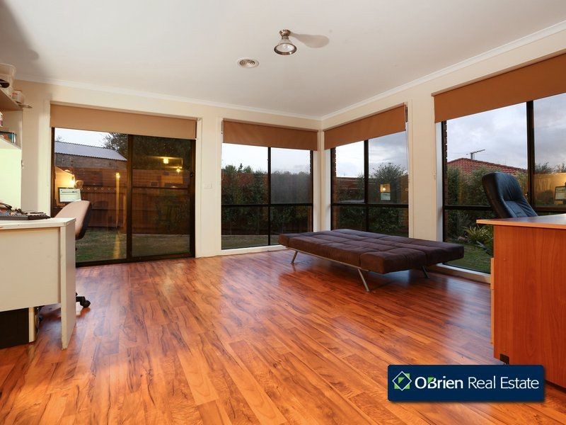 21 Farnborough Way, Berwick VIC 3806