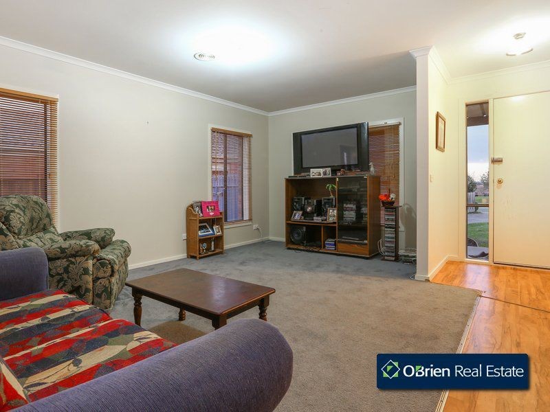 21 Farnborough Way, Berwick VIC 3806