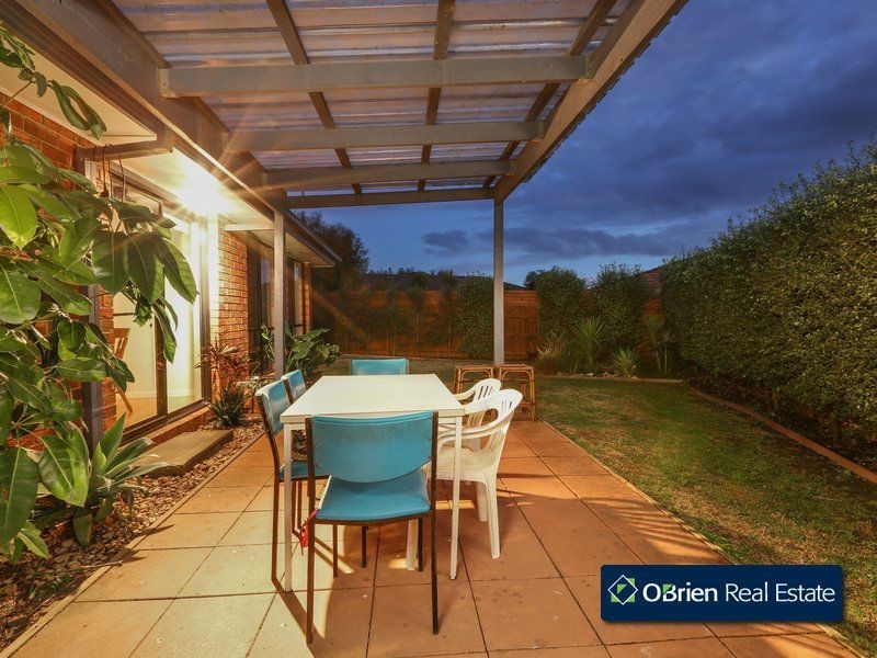 21 Farnborough Way, Berwick VIC 3806