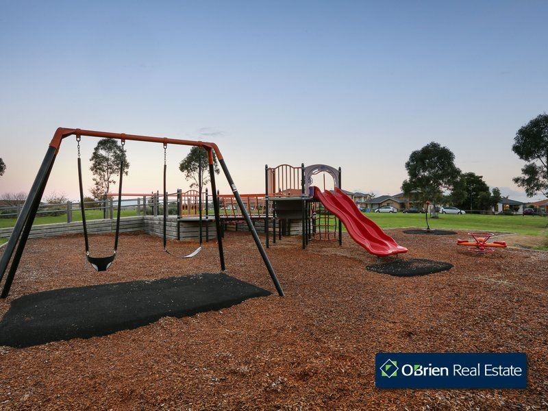 21 Farnborough Way, Berwick VIC 3806