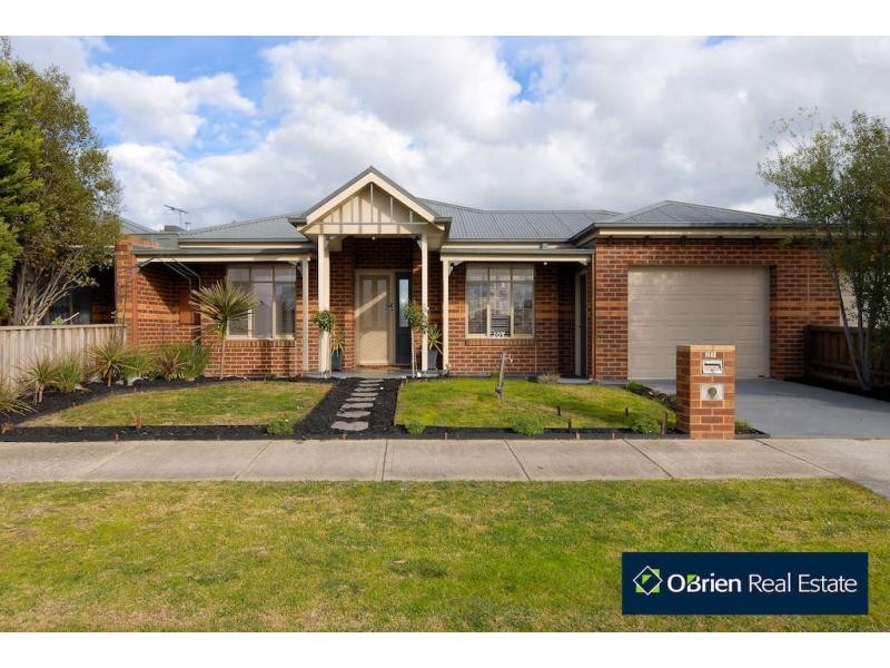21 Stonehaven Avenue, Cranbourne VIC 3977