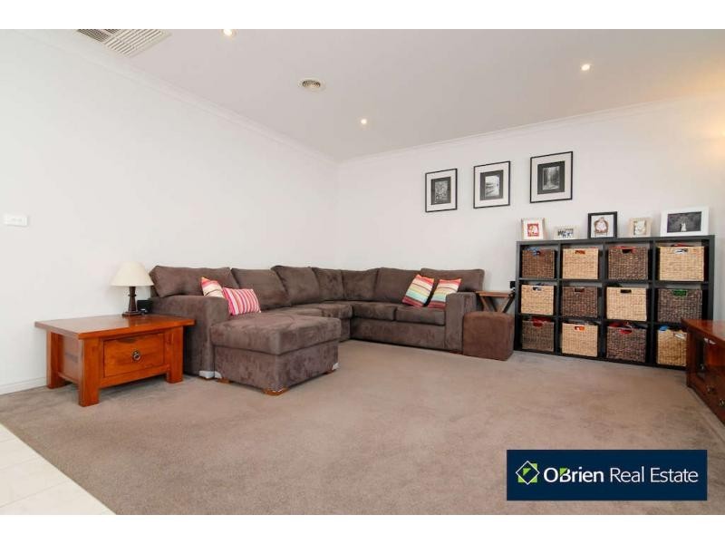 21 Stonehaven Avenue, Cranbourne VIC 3977