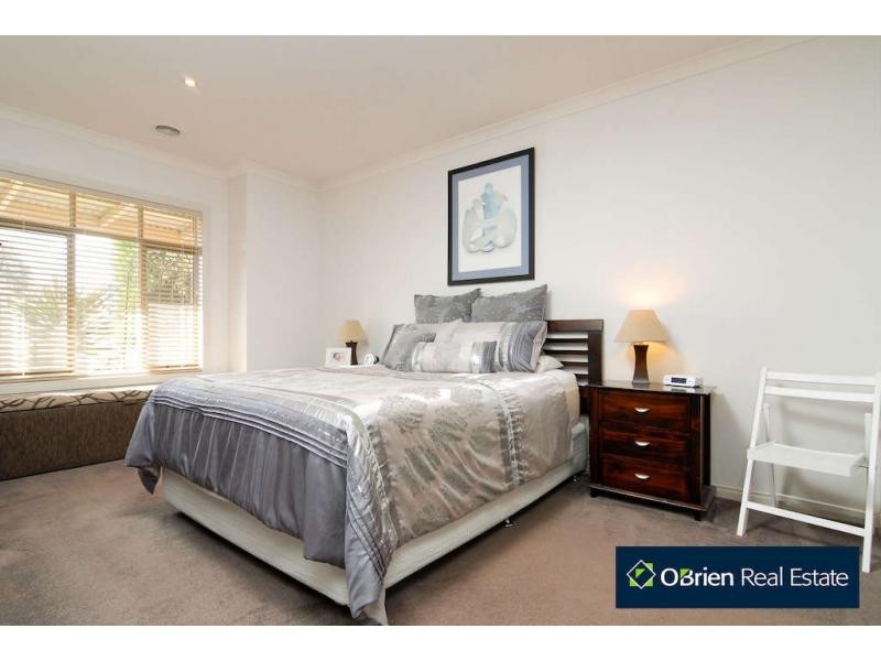 21 Stonehaven Avenue, Cranbourne VIC 3977