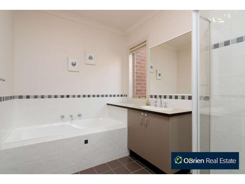 21 Stonehaven Avenue, Cranbourne VIC 3977