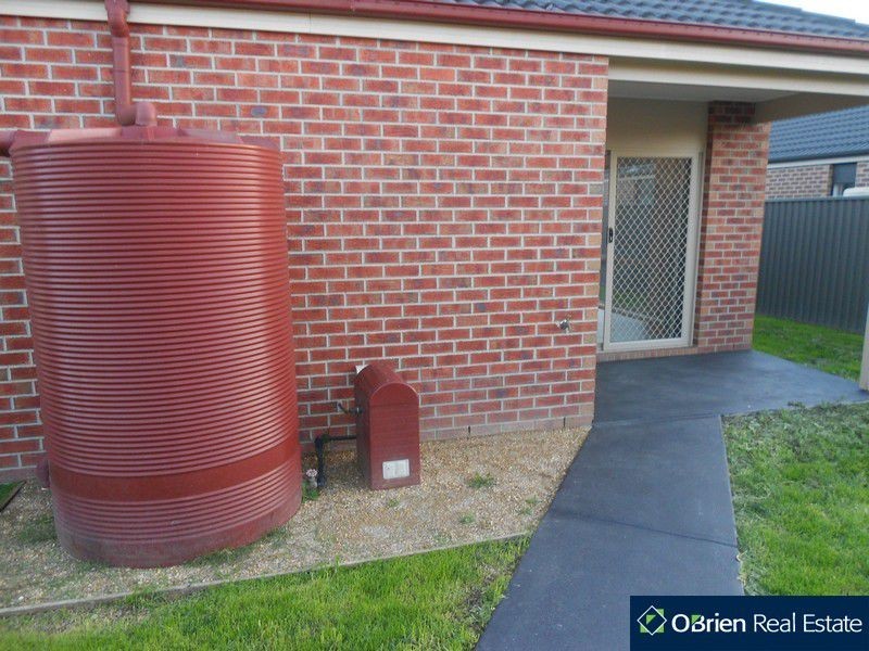 32 Britton Drive, Pakenham VIC 3810