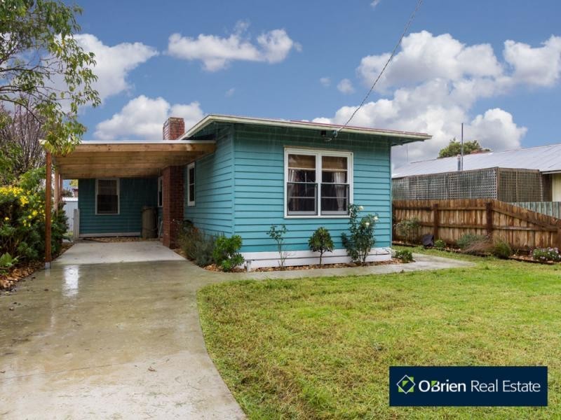 16 Salisbury Street, Lang Lang VIC 3984