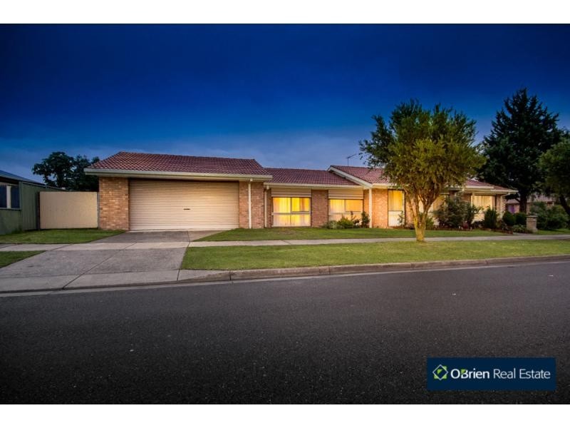 2 Sharne Court, Cranbourne North VIC 3977