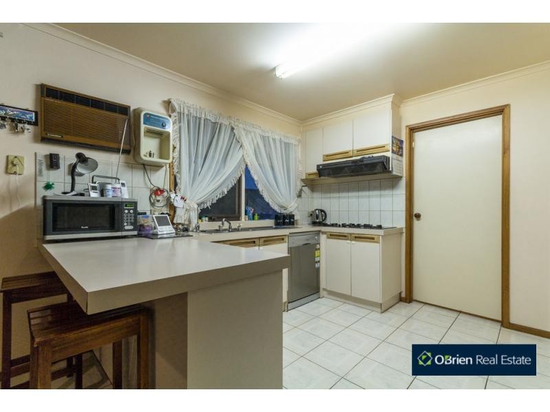 2 Sharne Court, Cranbourne North VIC 3977