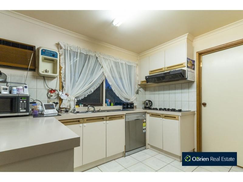 2 Sharne Court, Cranbourne North VIC 3977