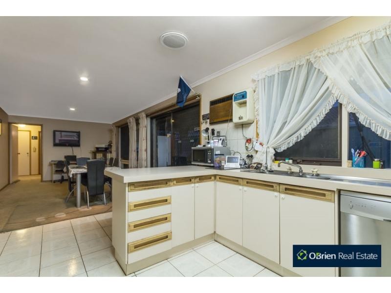 2 Sharne Court, Cranbourne North VIC 3977