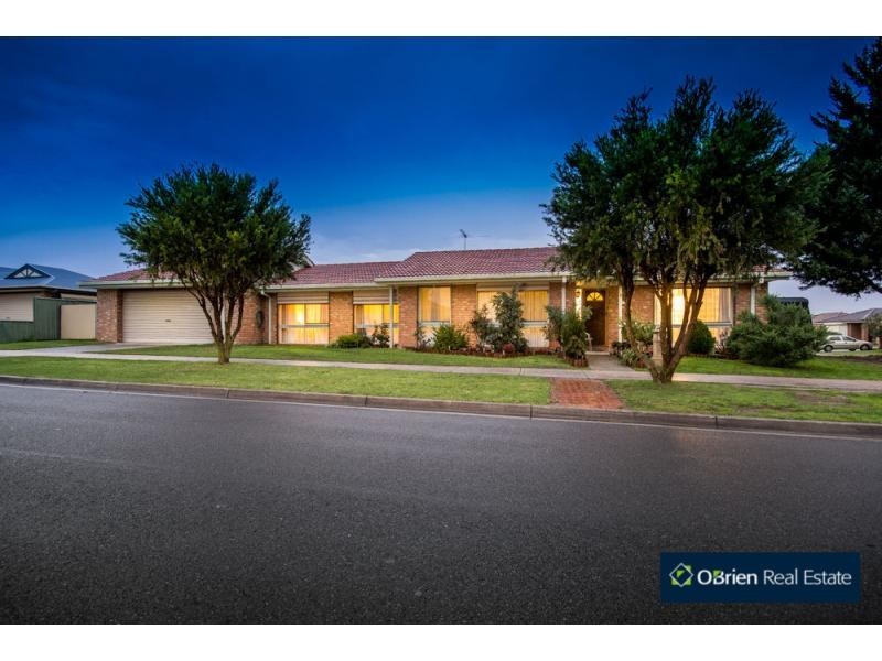 2 Sharne Court, Cranbourne North VIC 3977