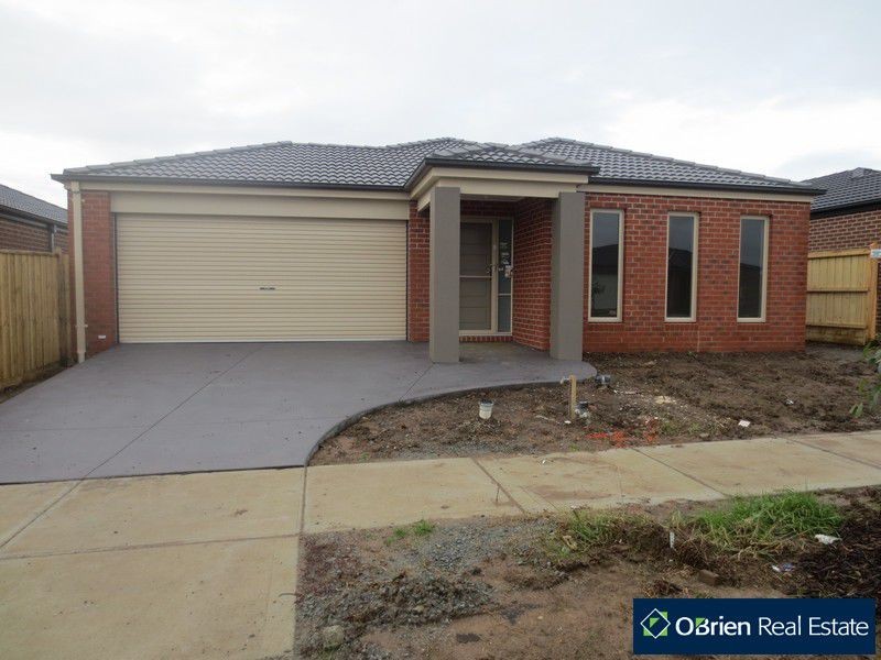 27 Valencia Circuit, Cranbourne VIC 3977