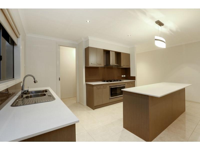 35 Mickleham Drive, Cranbourne North VIC 3977