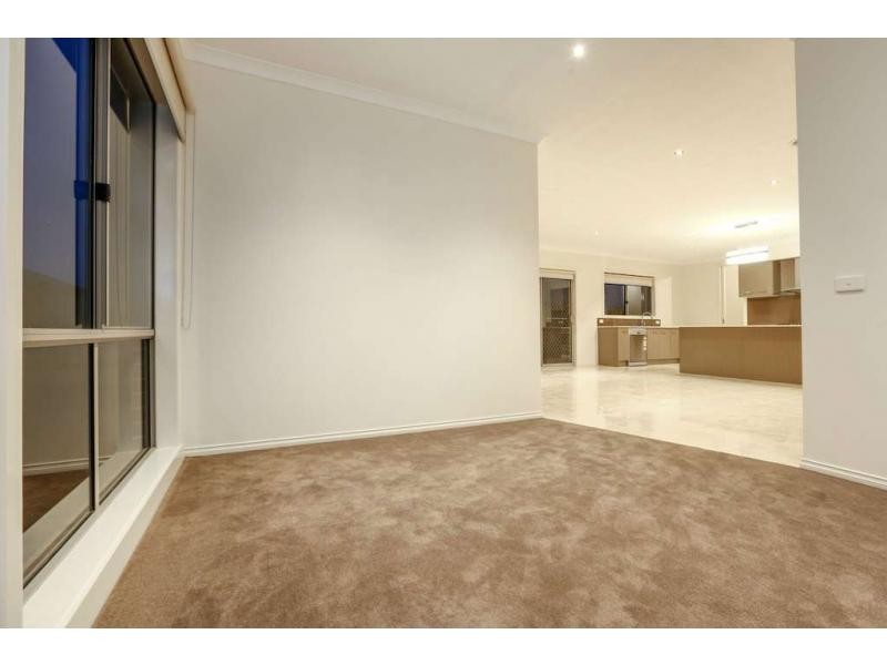 35 Mickleham Drive, Cranbourne North VIC 3977