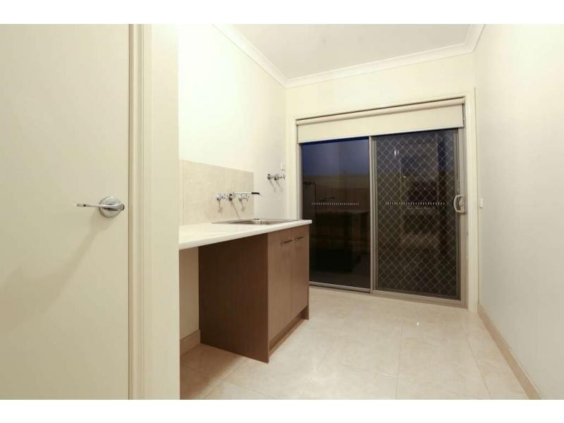 35 Mickleham Drive, Cranbourne North VIC 3977