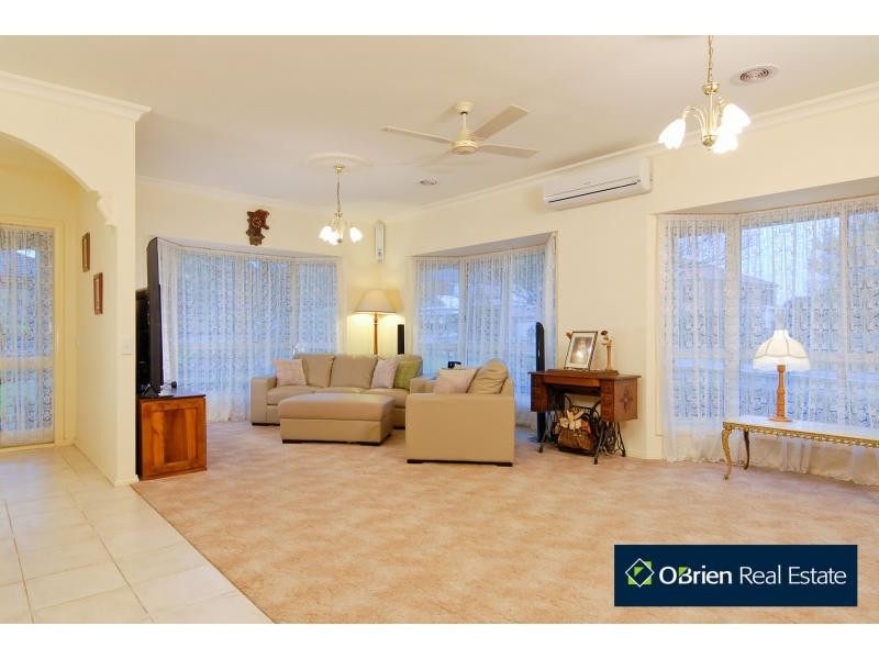 30 Caversham Terrace, Lynbrook VIC 3975